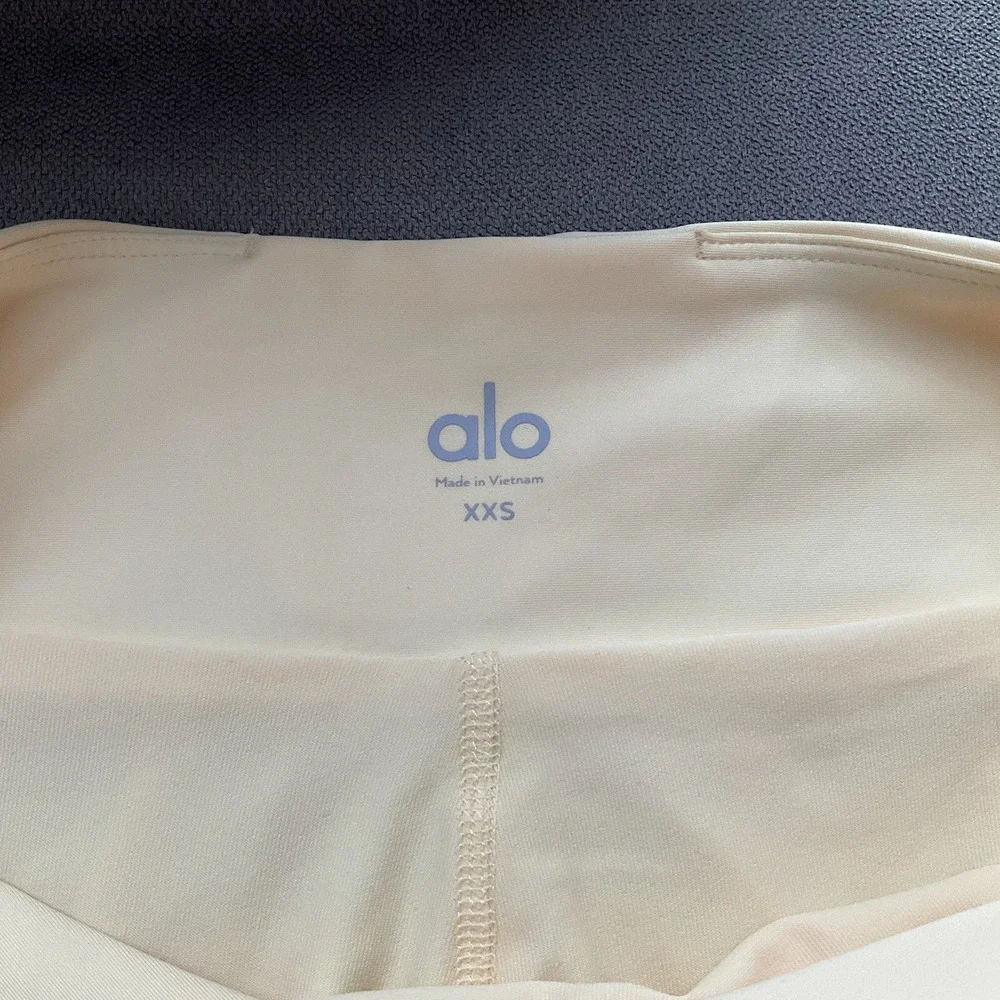 Alo Yoga V-Cute Running Short Candlelight Yellow XXS
